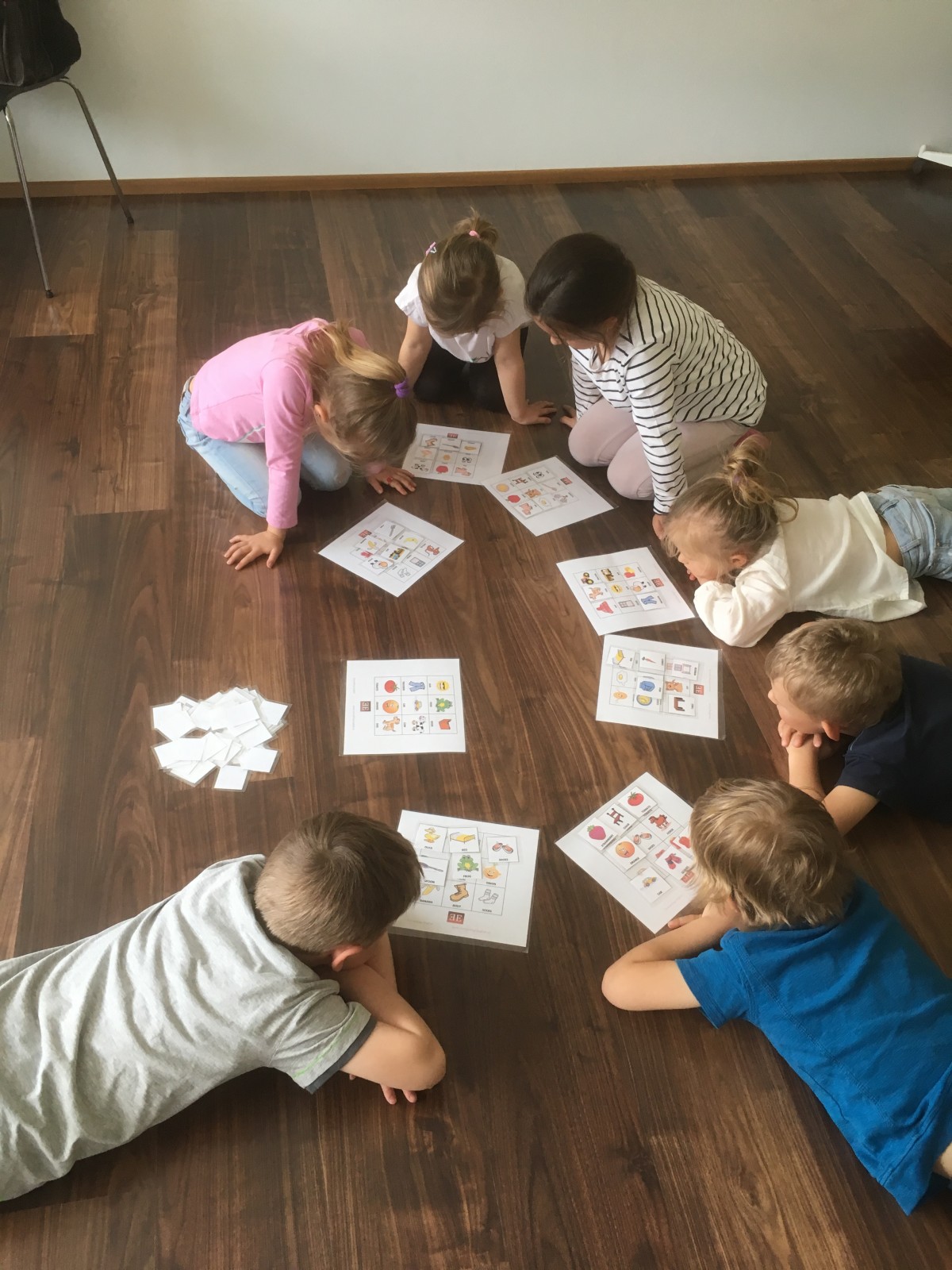 Kinder lernen spielend Englisch